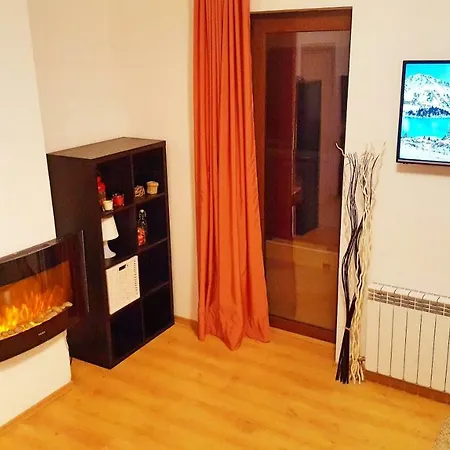 Front Door To The Gondola And Town Centre بانسكو