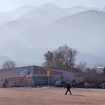 Front Door To The Gondola And Town Centre بانسكو