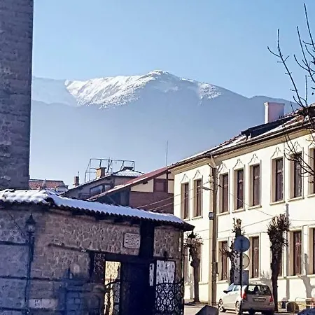 Front Door To The Gondola And Town Centre شقة