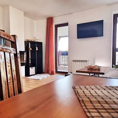 Front Door To The Gondola And Town Centre * בנסקו