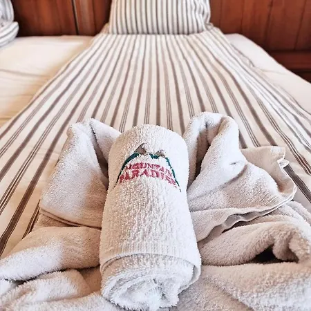 Front Door To The Gondola And Town Centre * בנסקו