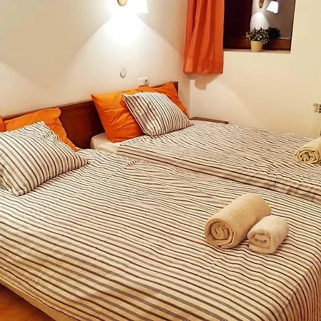 Front Door To The Gondola And Town Centre דירה