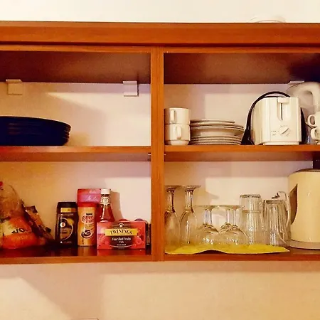 Front Door To The Gondola And Town Centre בנסקו