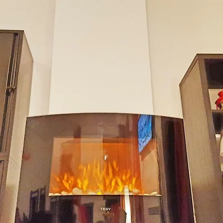 Front Door To The Gondola And Town Centre Апартамент *