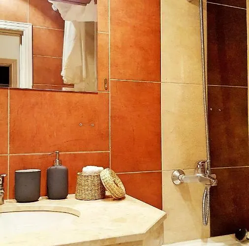 Front Door To The Gondola And Town Centre Lejlighed