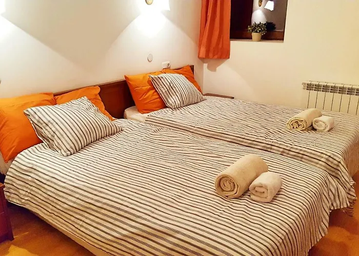 Front Door To The Gondola And Town Centre Lejlighed