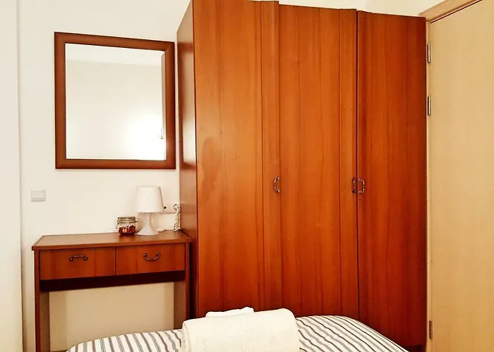 Front Door To The Gondola And Town Centre Lejlighed