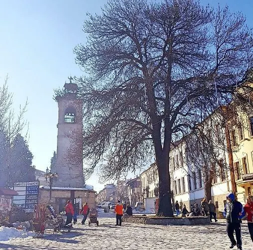 Front Door To The Gondola And Town Centre Lejlighed