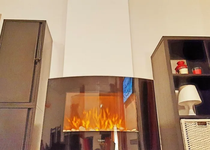 Front Door To The Gondola And Town Centre Lejlighed *